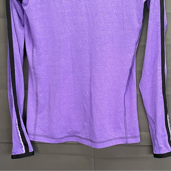 Purple LULULEMON runners top long sleeve with venting holes and reflectors - Picture 11 of 12